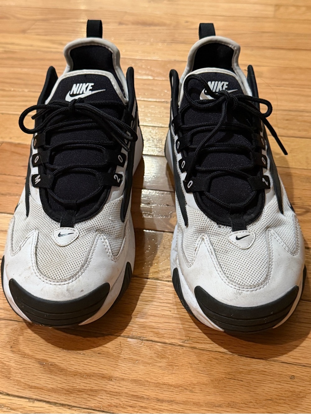 Nike White and Black Sneakers